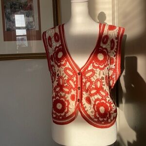 Knit embroidery vest